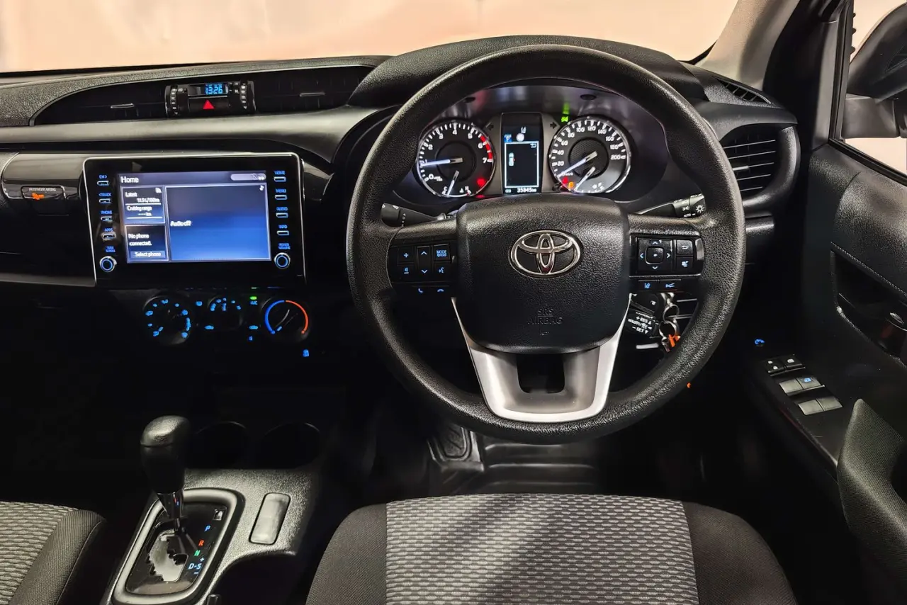 2021 Toyota Hilux Gallery Image 16