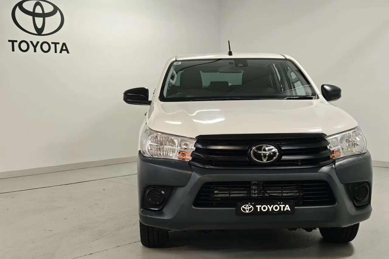 2021 Toyota Hilux Gallery Image 2