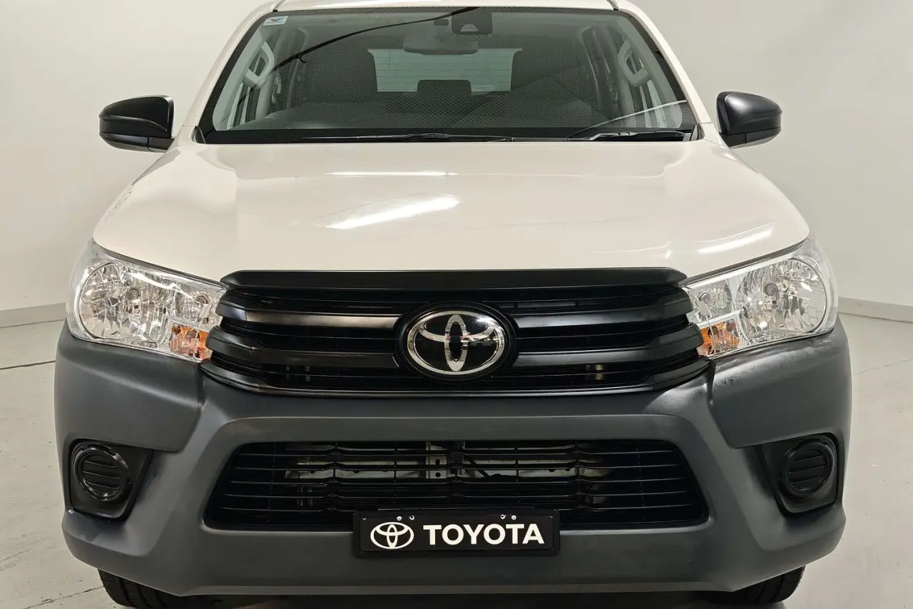 2021 Toyota Hilux Gallery Image 3