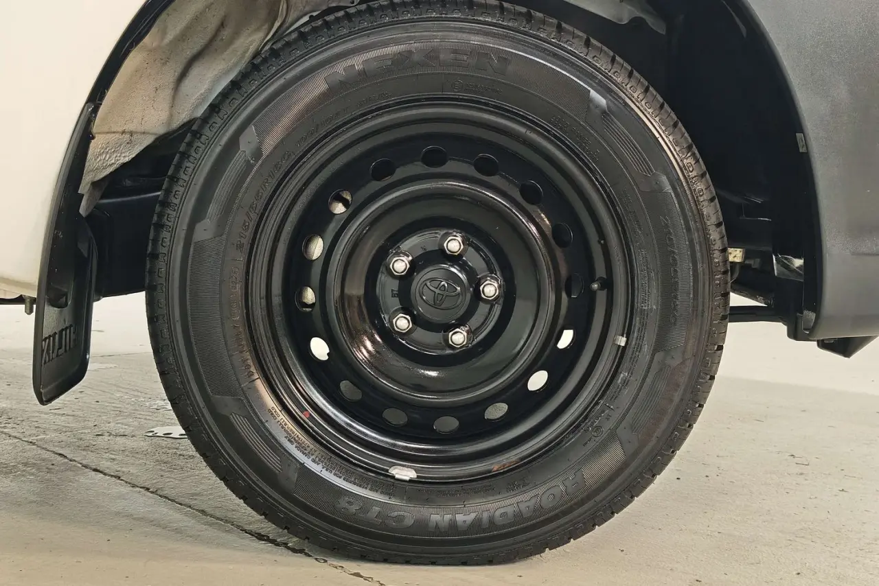 2021 Toyota Hilux Gallery Image 5