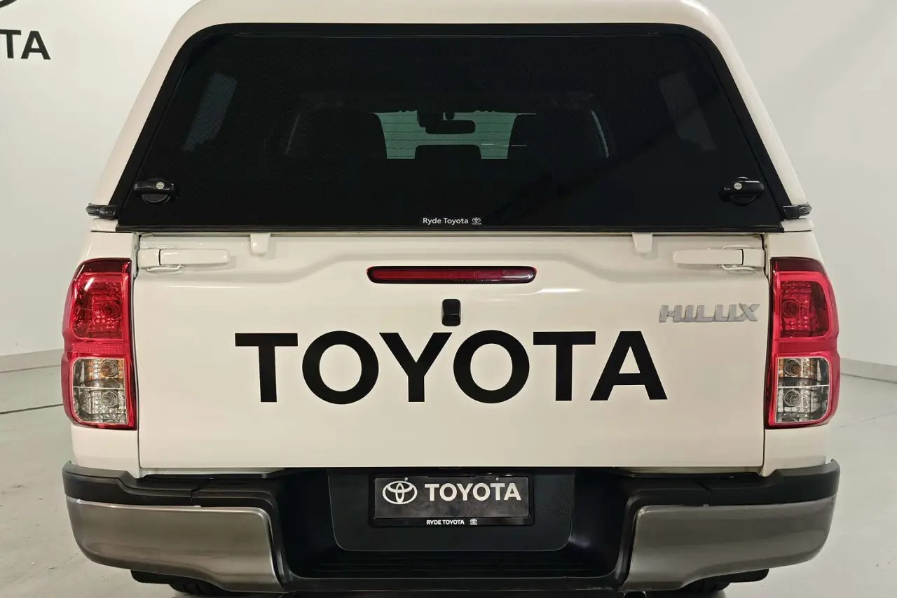 2021 Toyota Hilux Gallery Image 8