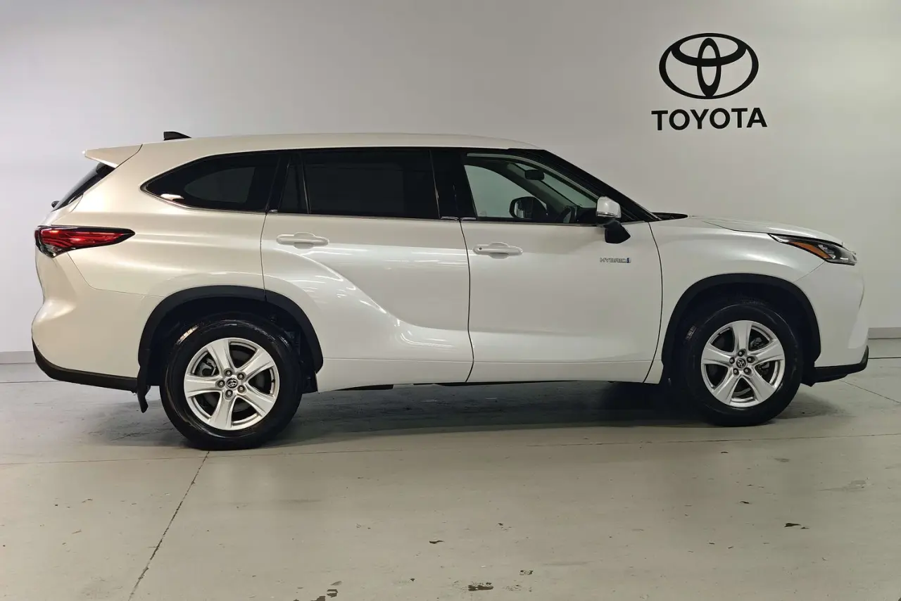 2022 Toyota Kluger Gallery Image 2