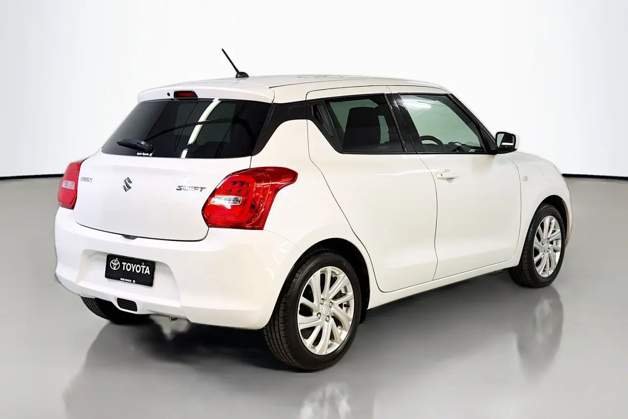 2022 Suzuki Swift Gallery Image 10