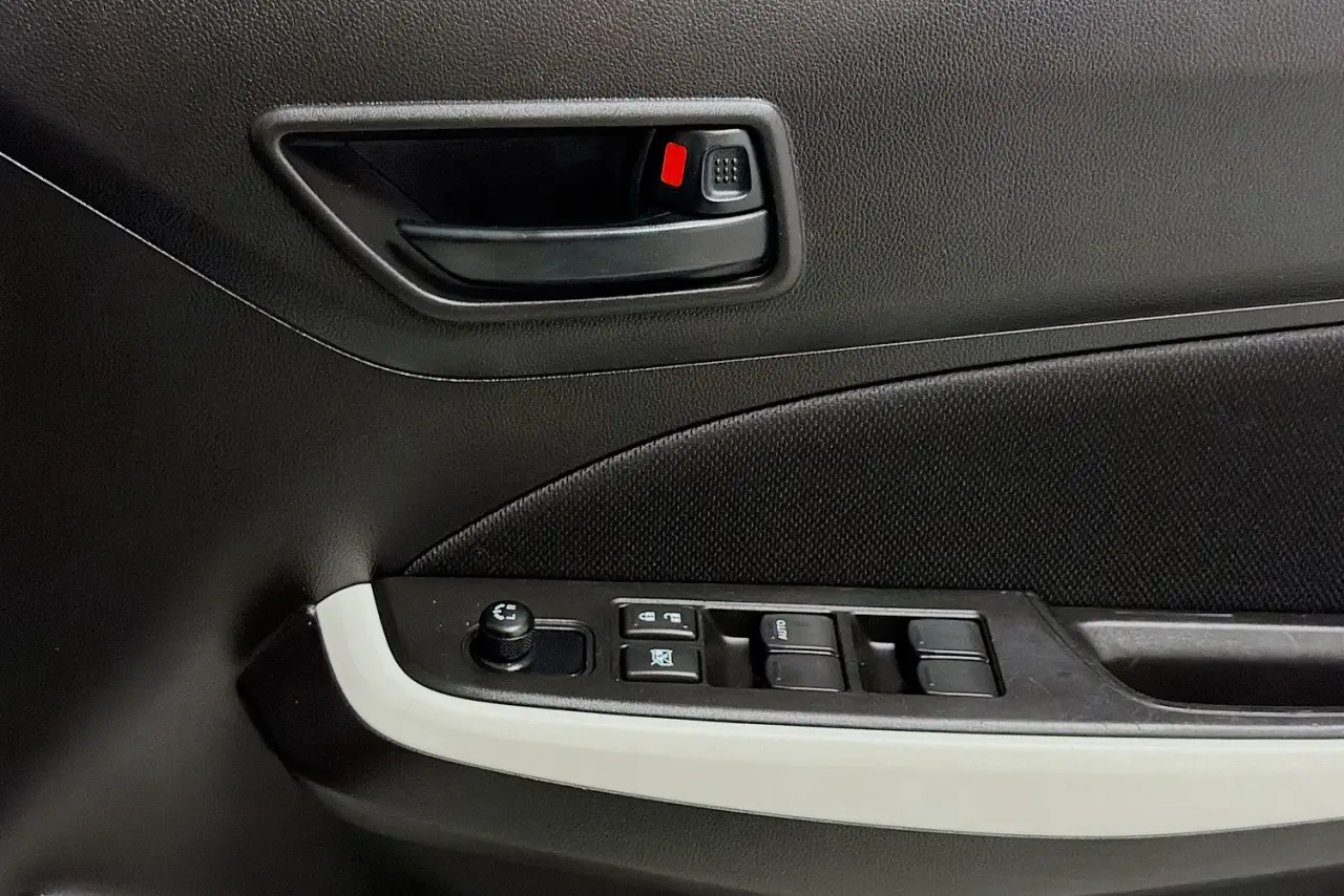 2022 Suzuki Swift Gallery Image 22