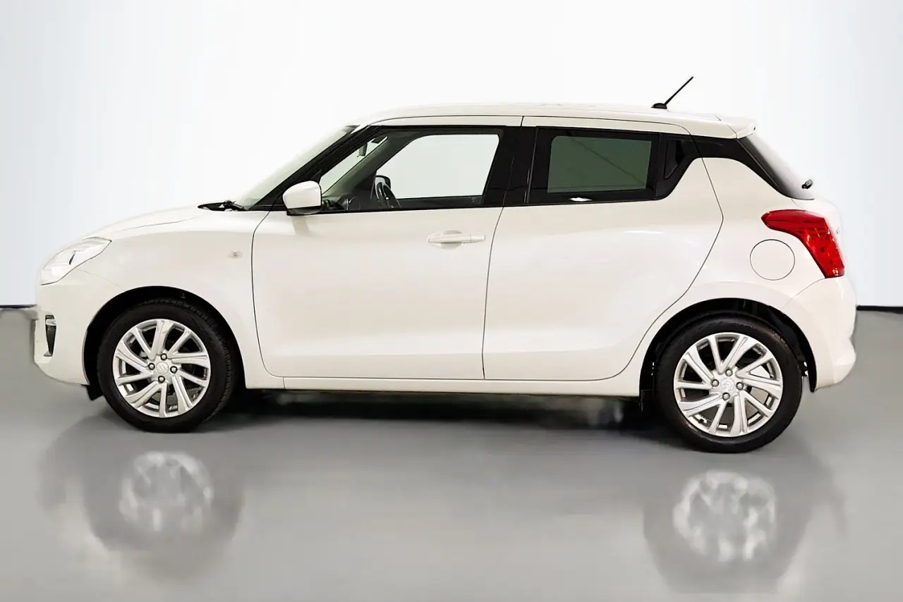 2022 Suzuki Swift Gallery Image 5