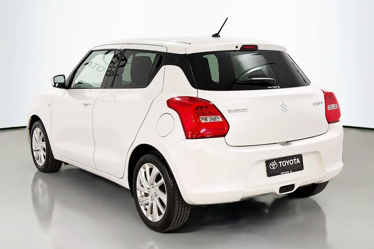2022 Suzuki Swift Gallery Image 6