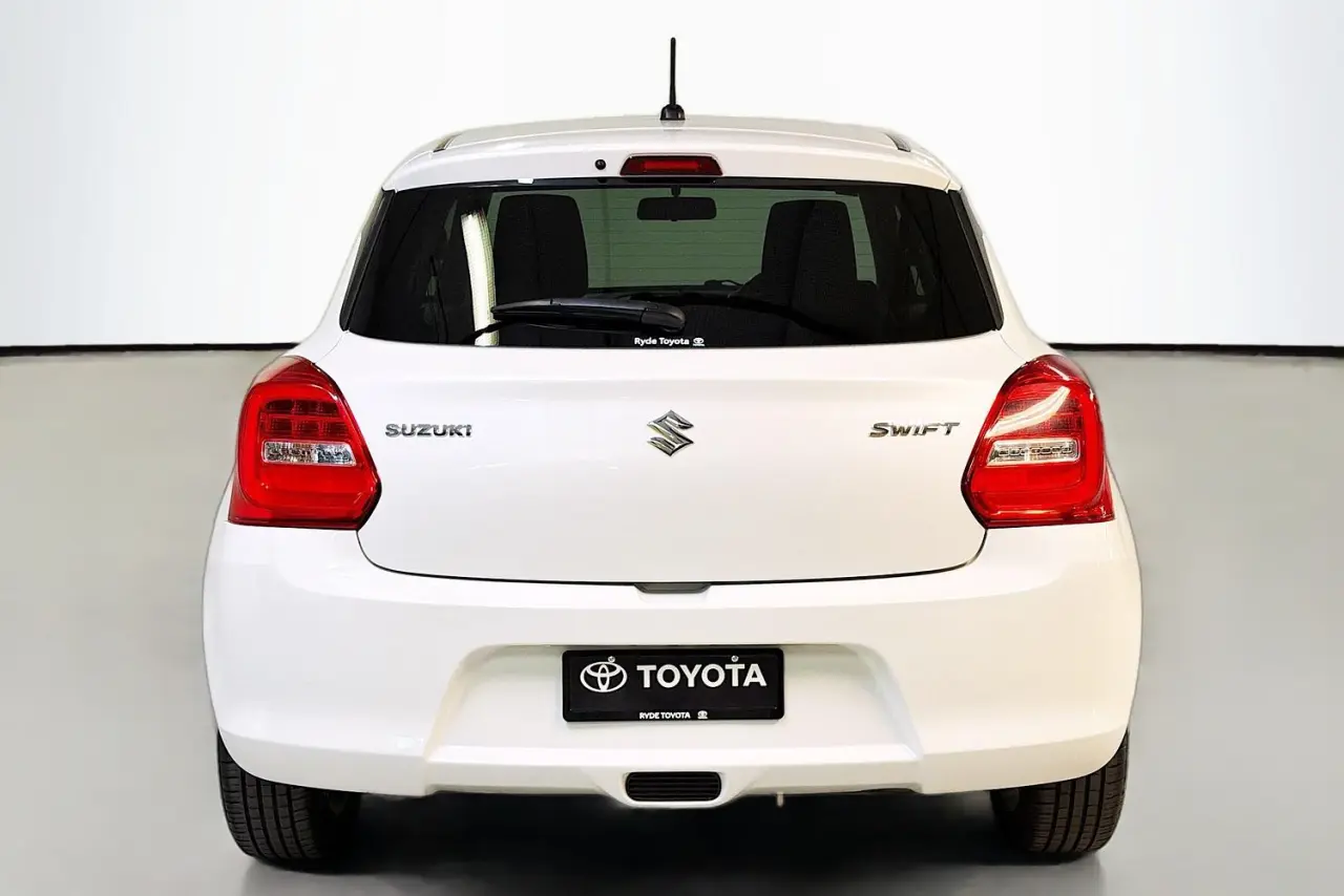2022 Suzuki Swift Gallery Image 7