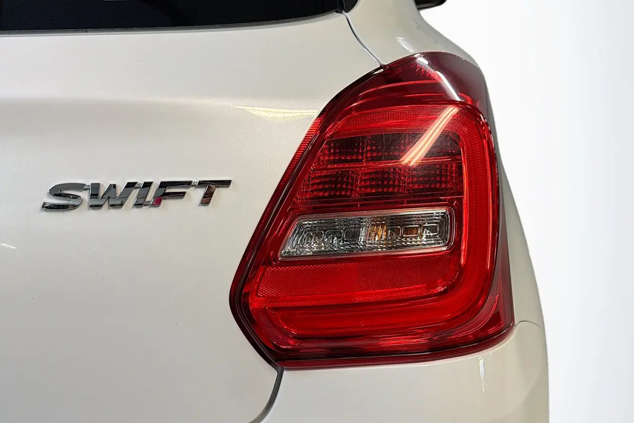 2022 Suzuki Swift Gallery Image 9