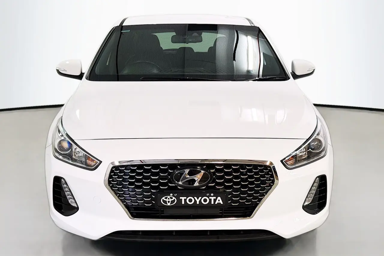 2017 Hyundai i30 Gallery Image 2