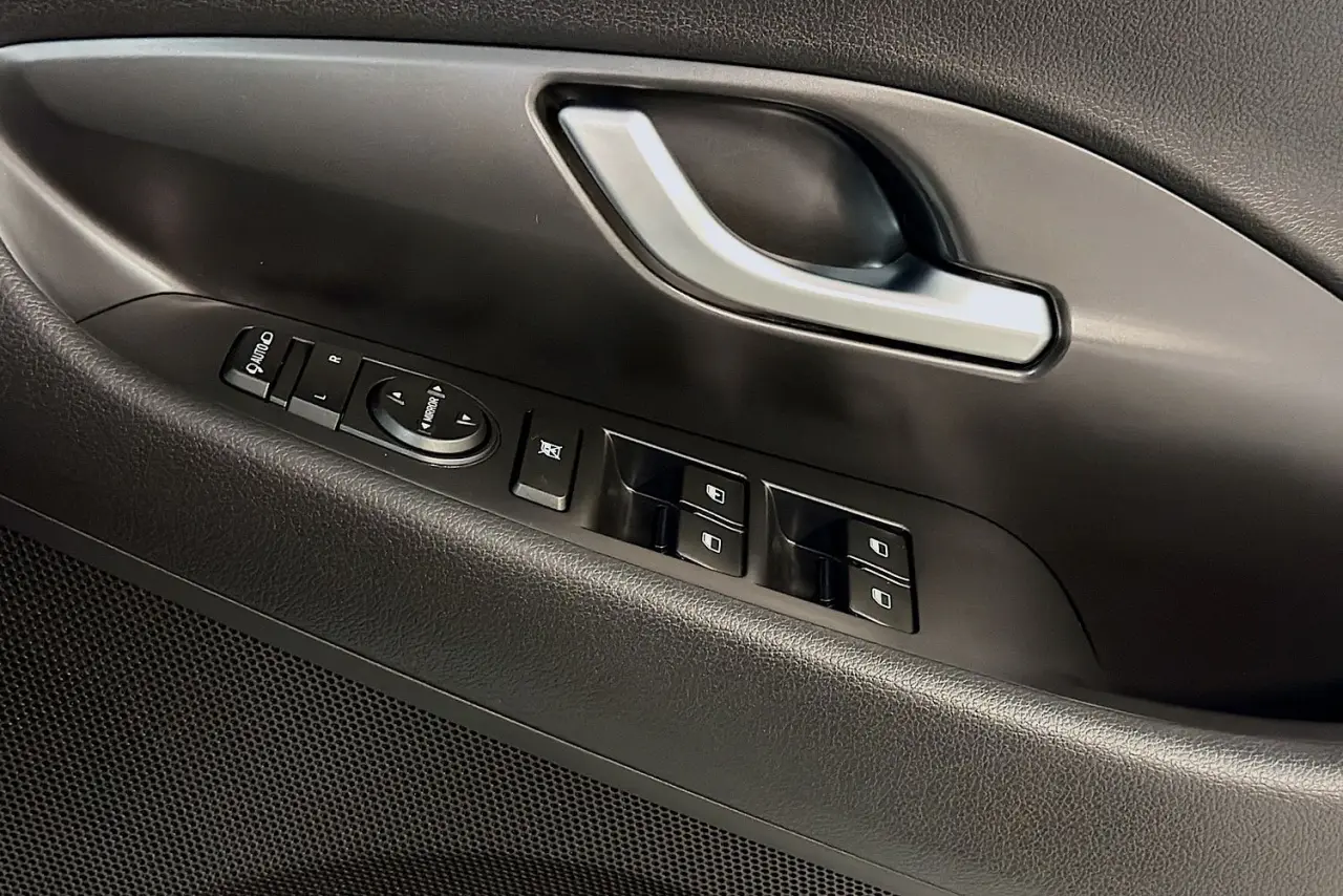 2017 Hyundai i30 Gallery Image 23