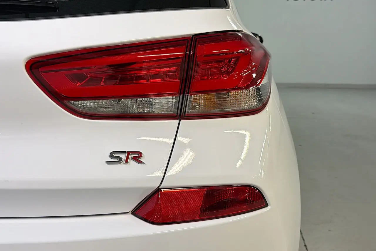 2017 Hyundai i30 Gallery Image 9