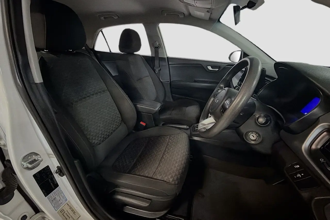 2022 Kia Rio Gallery Image 12