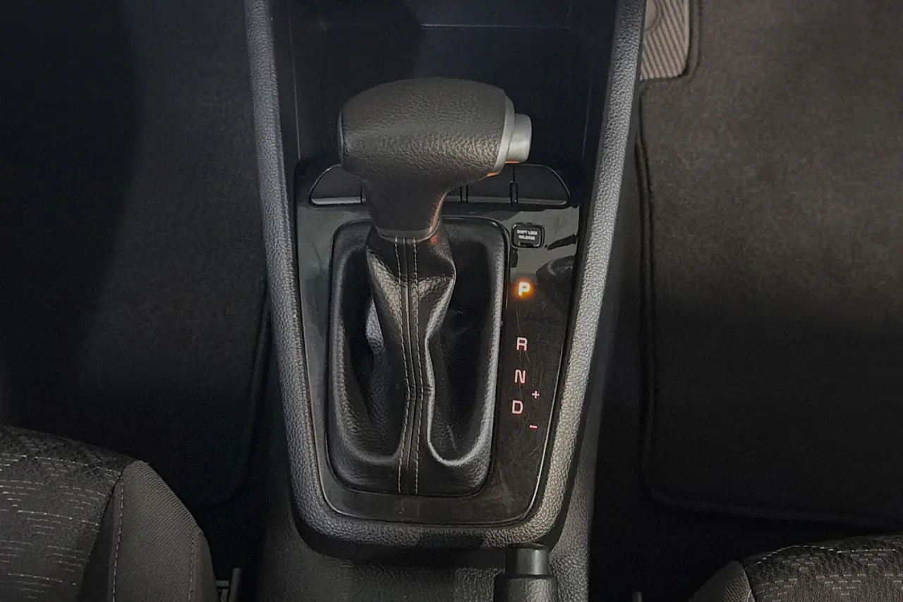 2022 Kia Rio Gallery Image 16