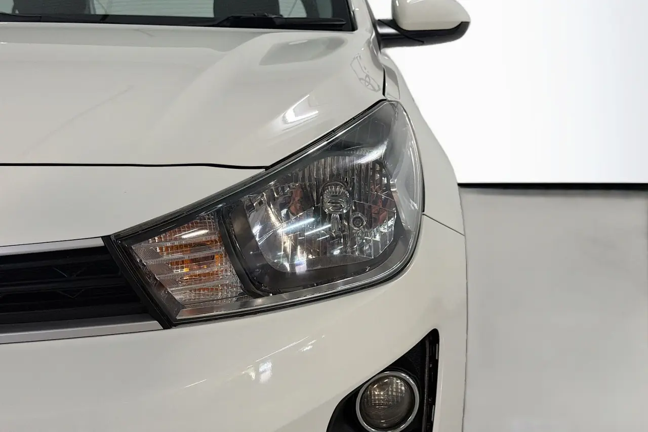 2022 Kia Rio Gallery Image 3