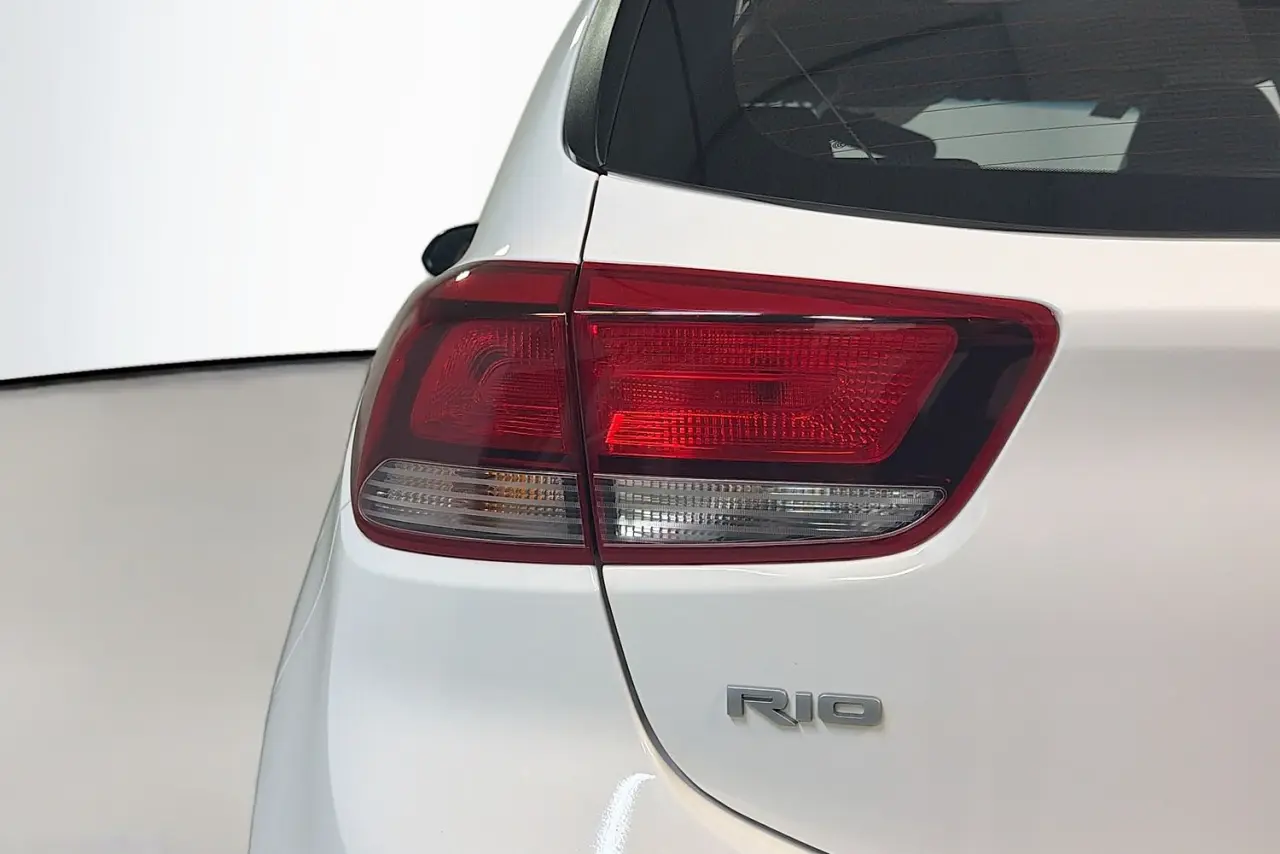 2022 Kia Rio Gallery Image 8