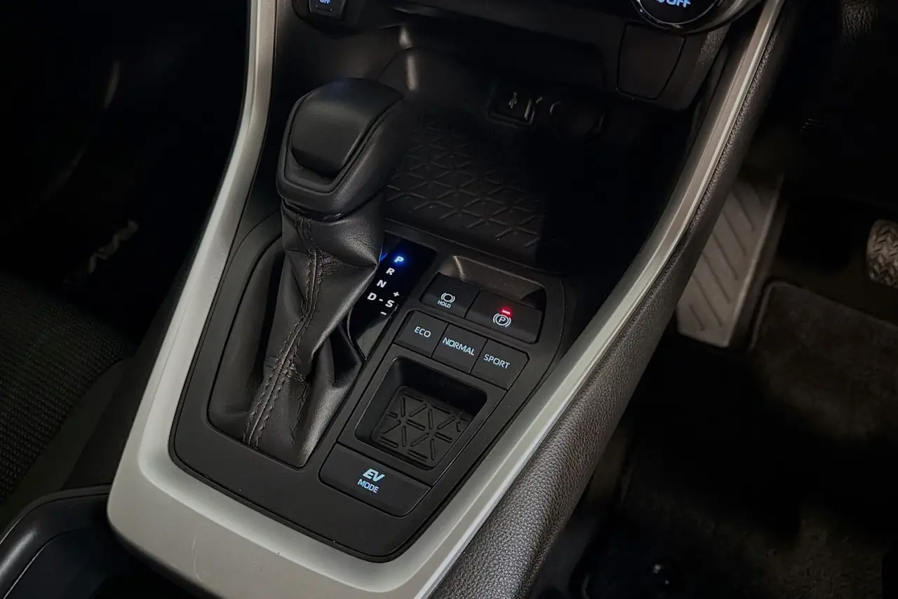 2022 Toyota RAV4 Gallery Image 17