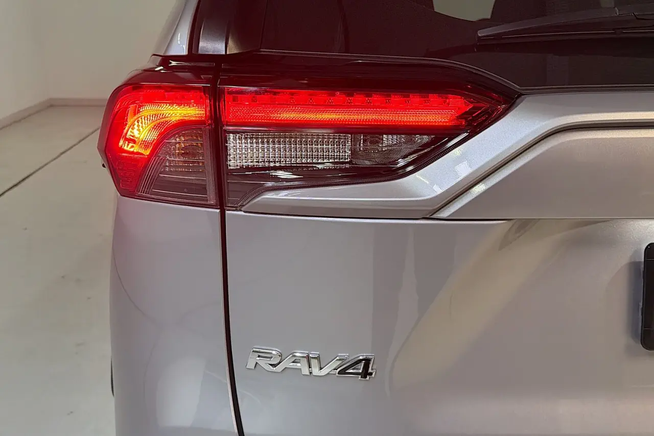 2022 Toyota RAV4 Gallery Image 8