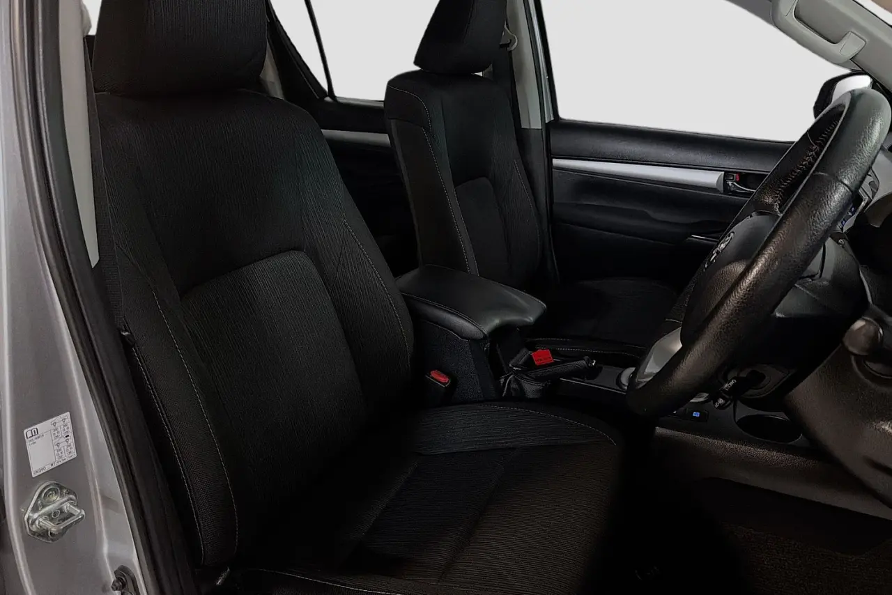 2020 Toyota Hilux Gallery Image 12