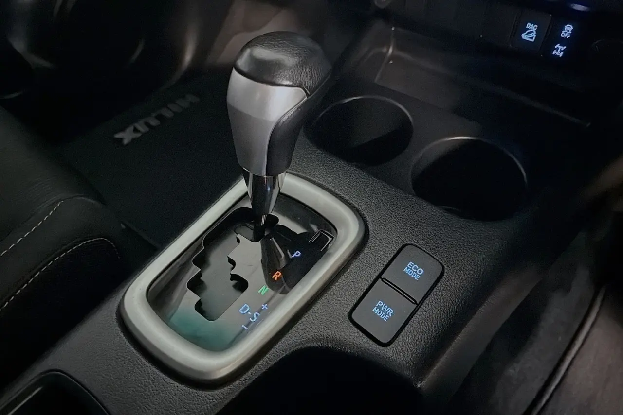 2020 Toyota Hilux Gallery Image 17