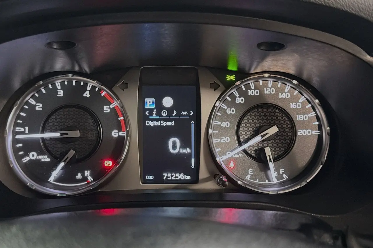 2020 Toyota Hilux Gallery Image 21