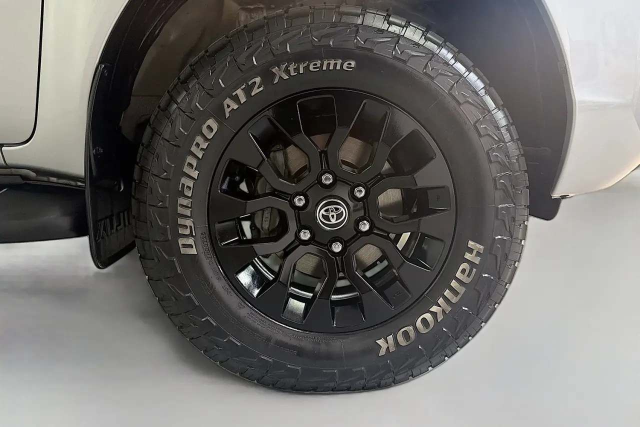 2020 Toyota Hilux Gallery Image 27