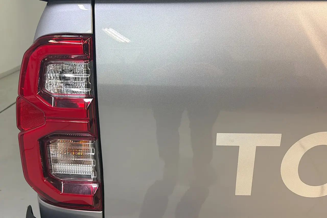 2020 Toyota Hilux Gallery Image 8
