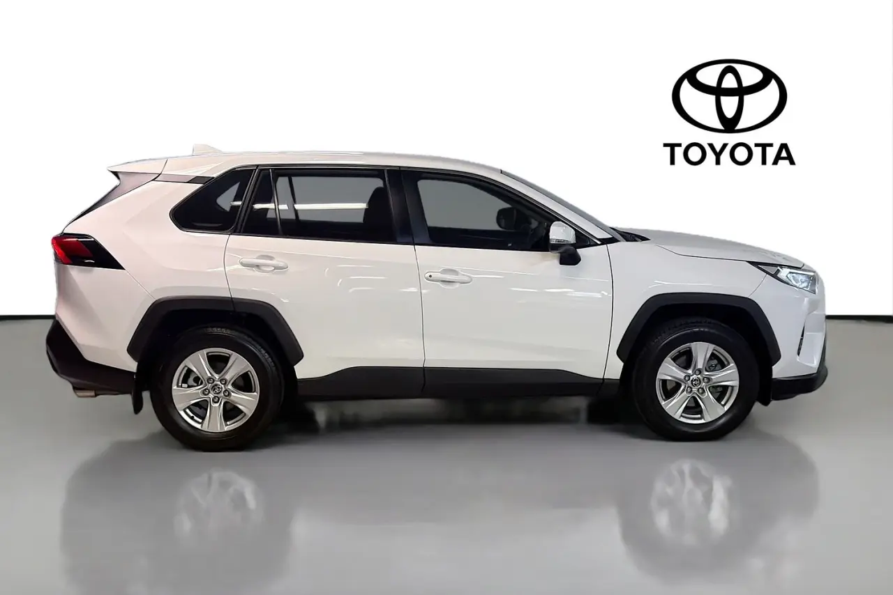 2021 Toyota RAV4 Gallery Image 11