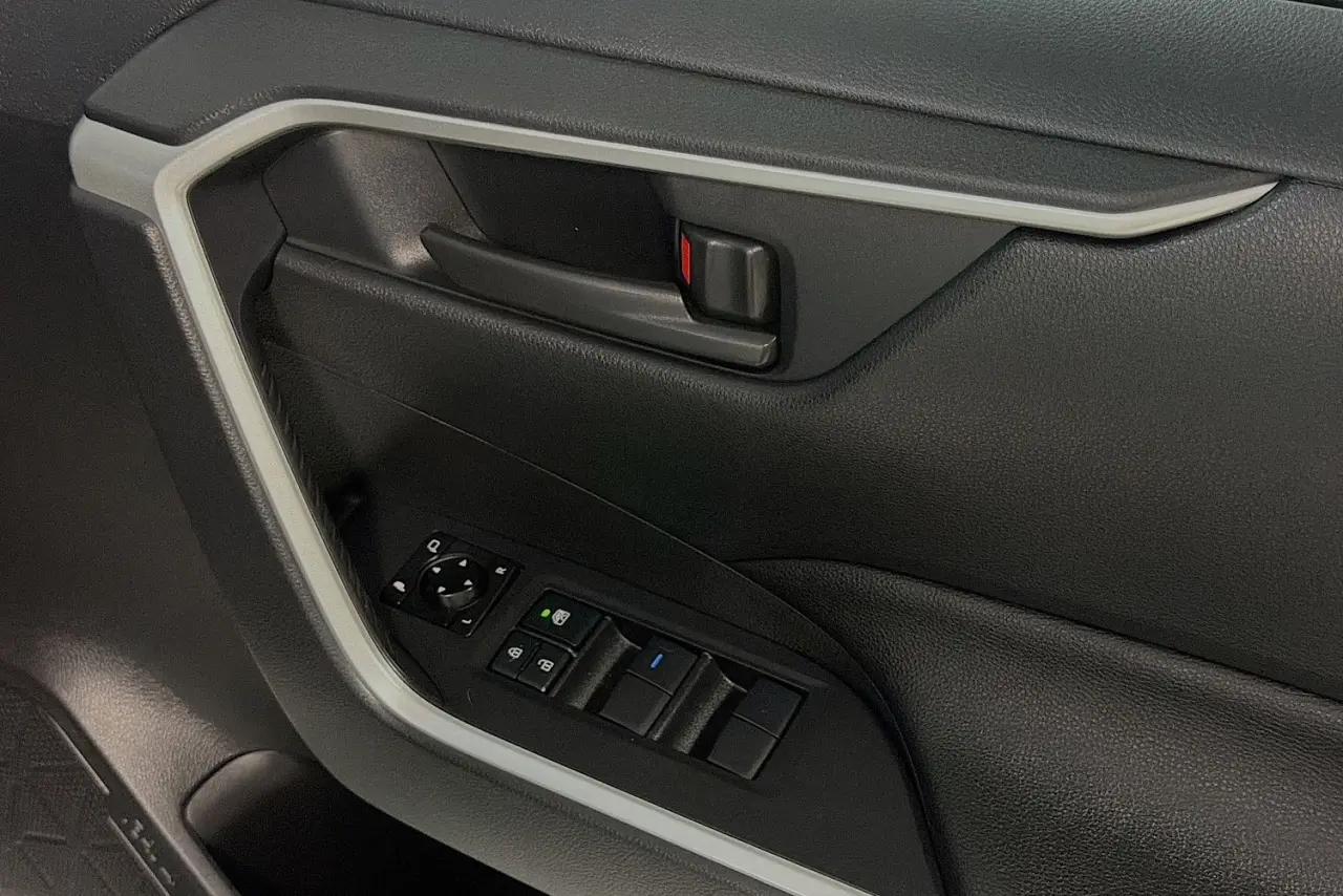 2021 Toyota RAV4 Gallery Image 24