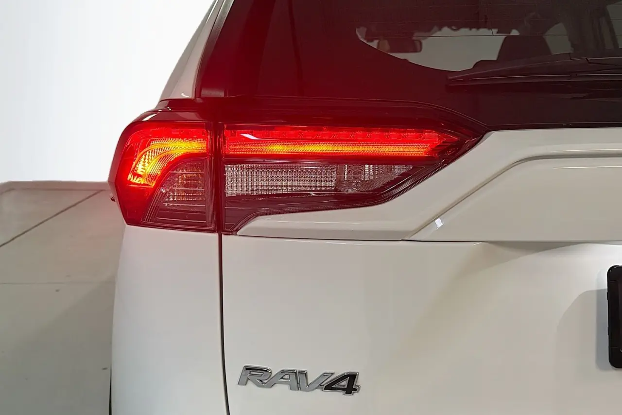 2021 Toyota RAV4 Gallery Image 8