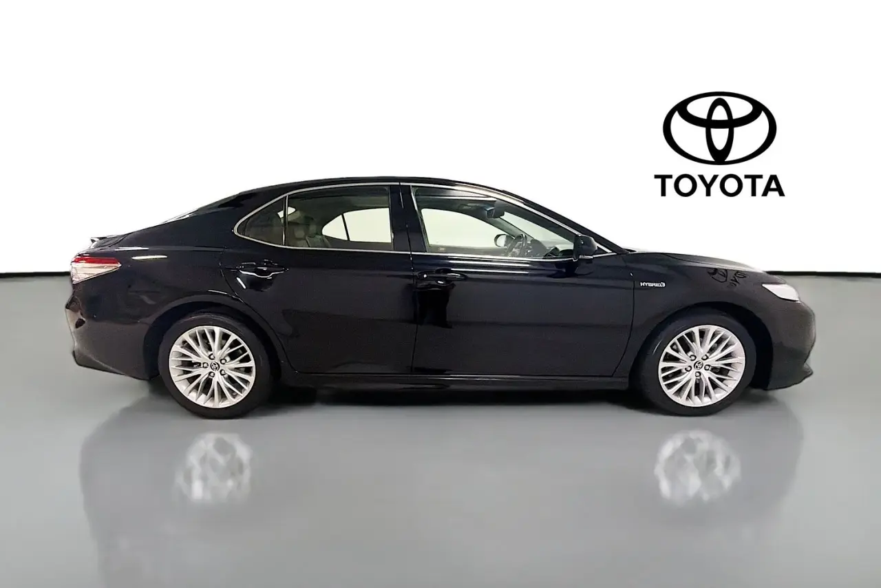 2020 Toyota Camry Gallery Image 11