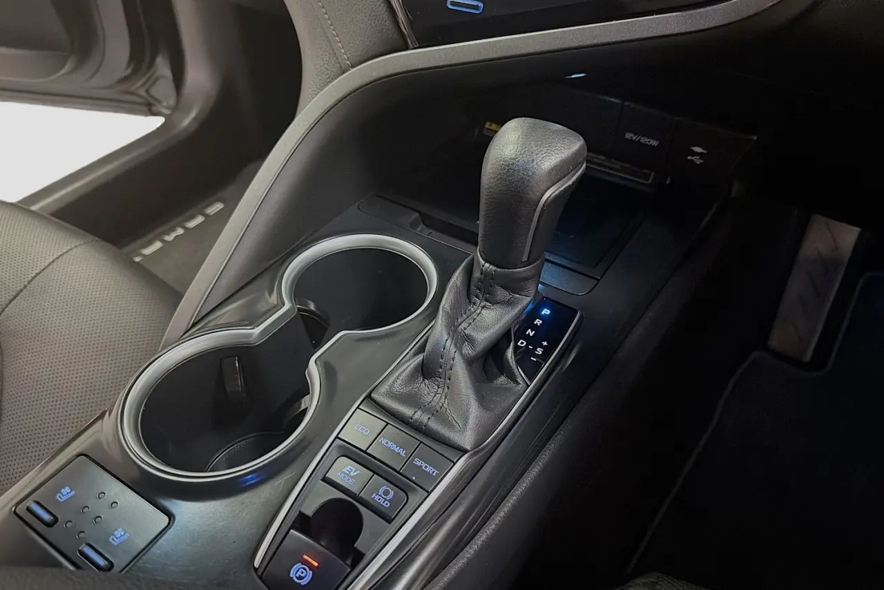 2020 Toyota Camry Gallery Image 18