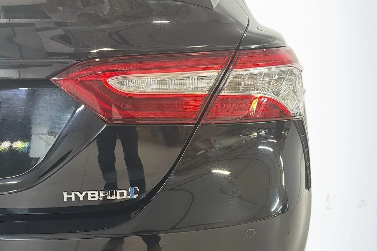 2020 Toyota Camry Gallery Image 9