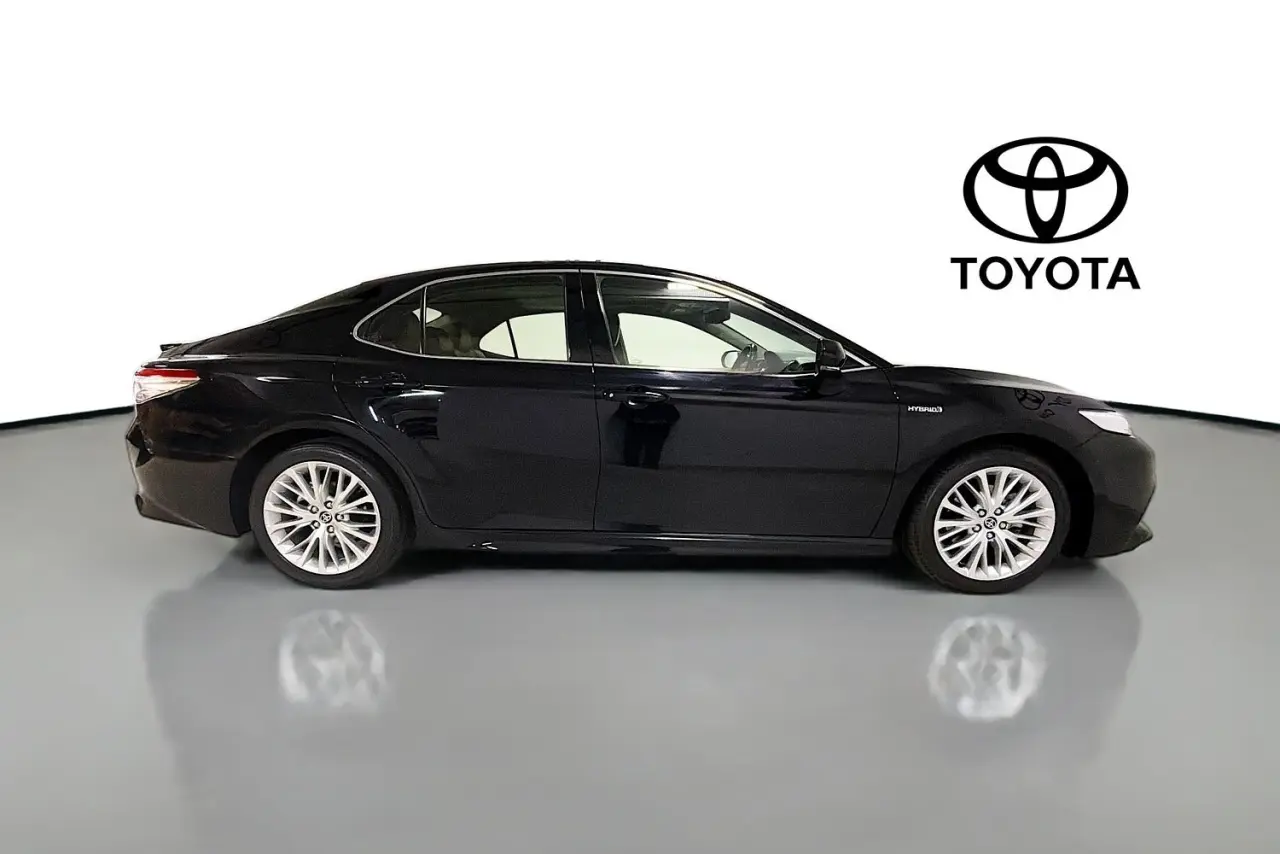 2020 Toyota Camry Gallery Image 11
