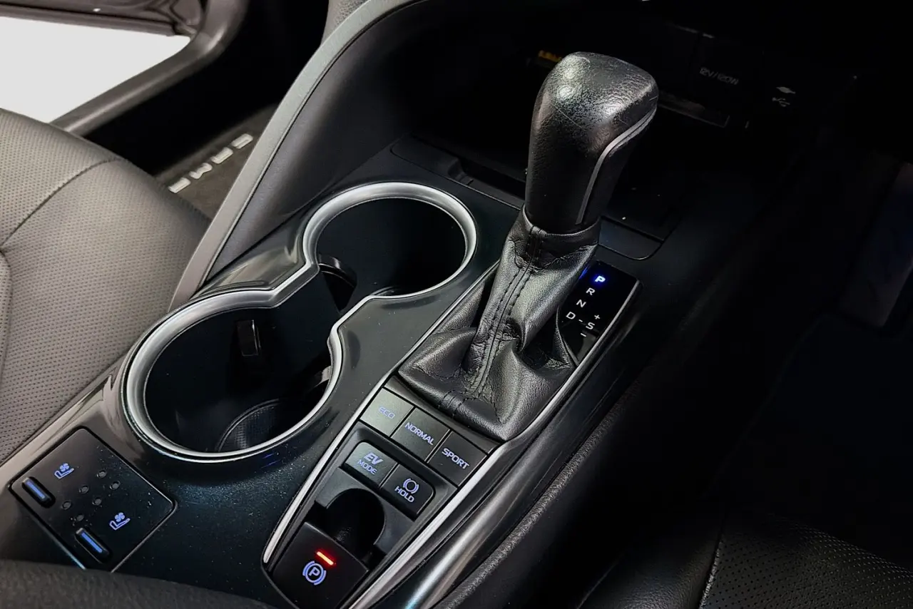 2020 Toyota Camry Gallery Image 18