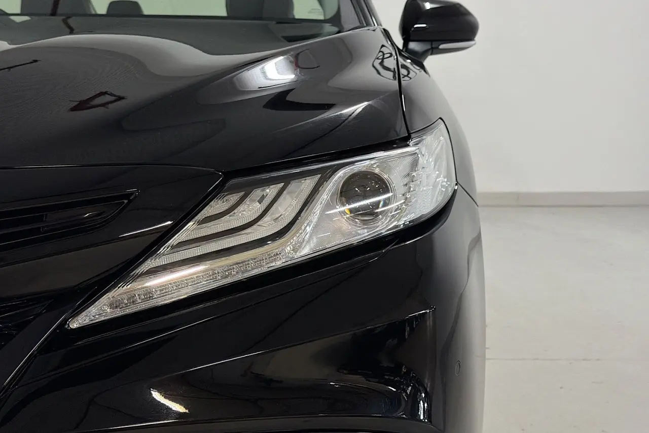 2020 Toyota Camry Gallery Image 3
