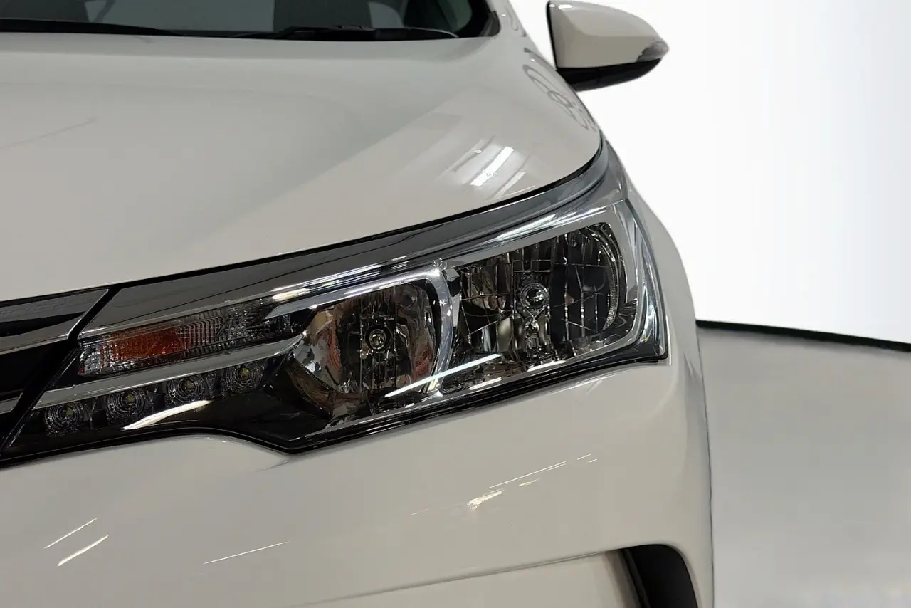 2018 Toyota Corolla Gallery Image 3