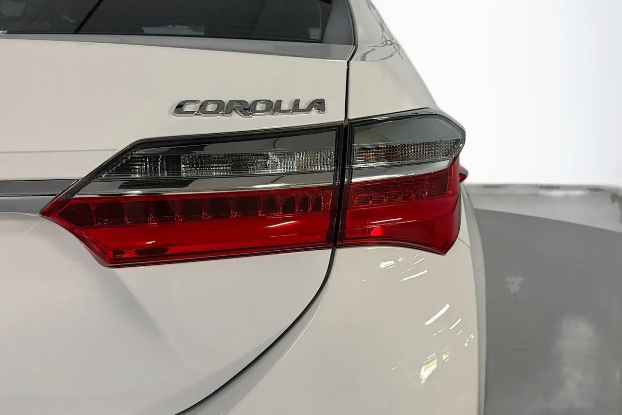 2018 Toyota Corolla Gallery Image 9