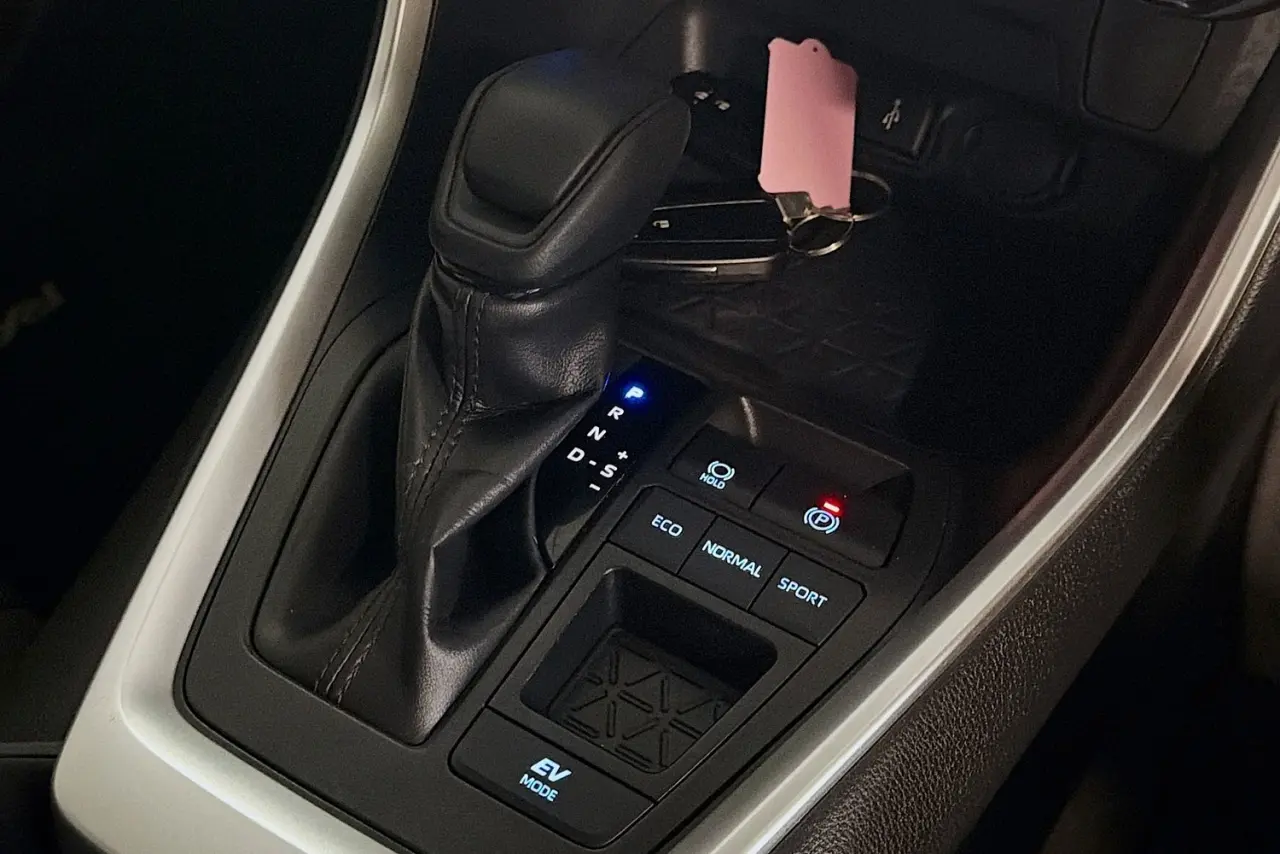 2022 Toyota RAV4 Gallery Image 17