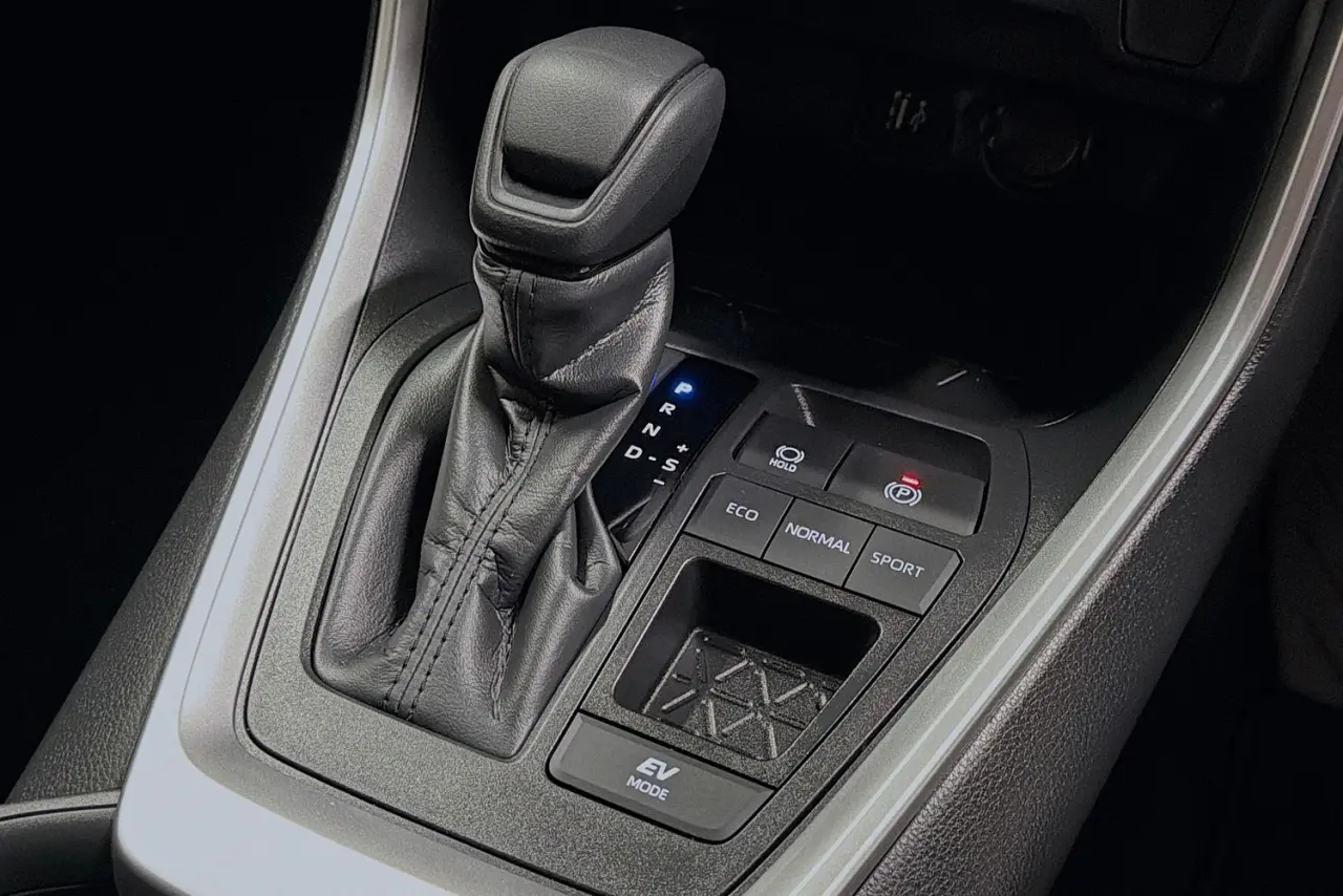 2025 Toyota RAV4 Gallery Image 17