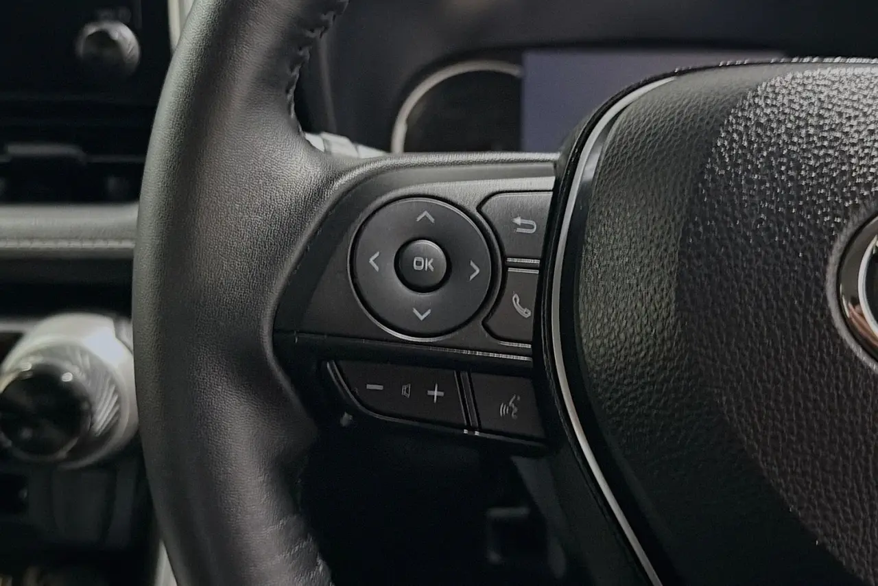 2025 Toyota RAV4 Gallery Image 18