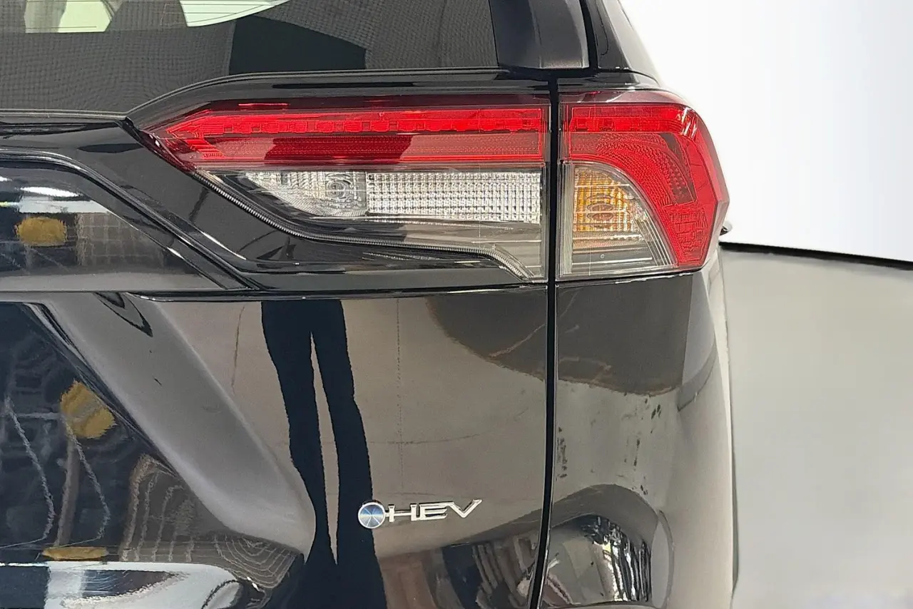 2025 Toyota RAV4 Gallery Image 9