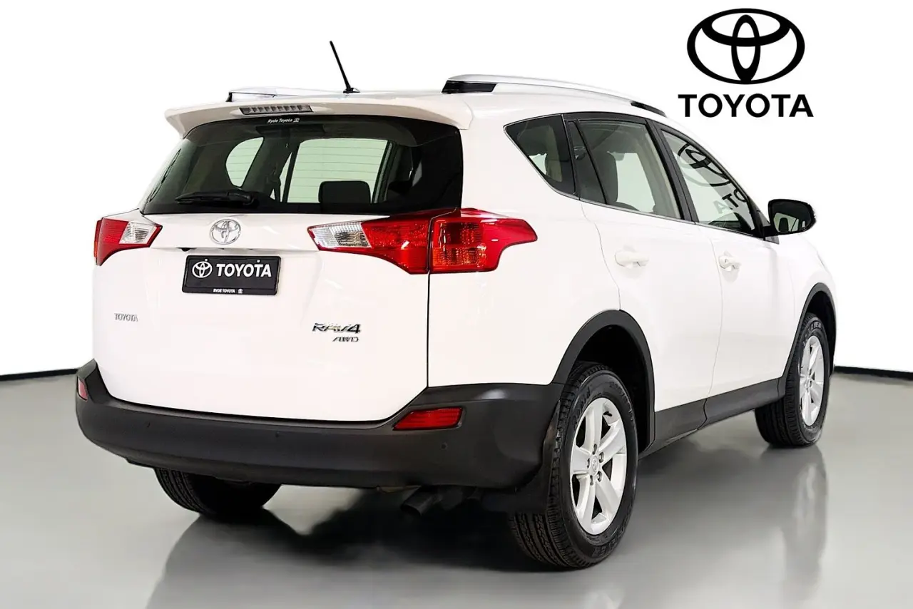 2013 Toyota RAV4 Gallery Image 10