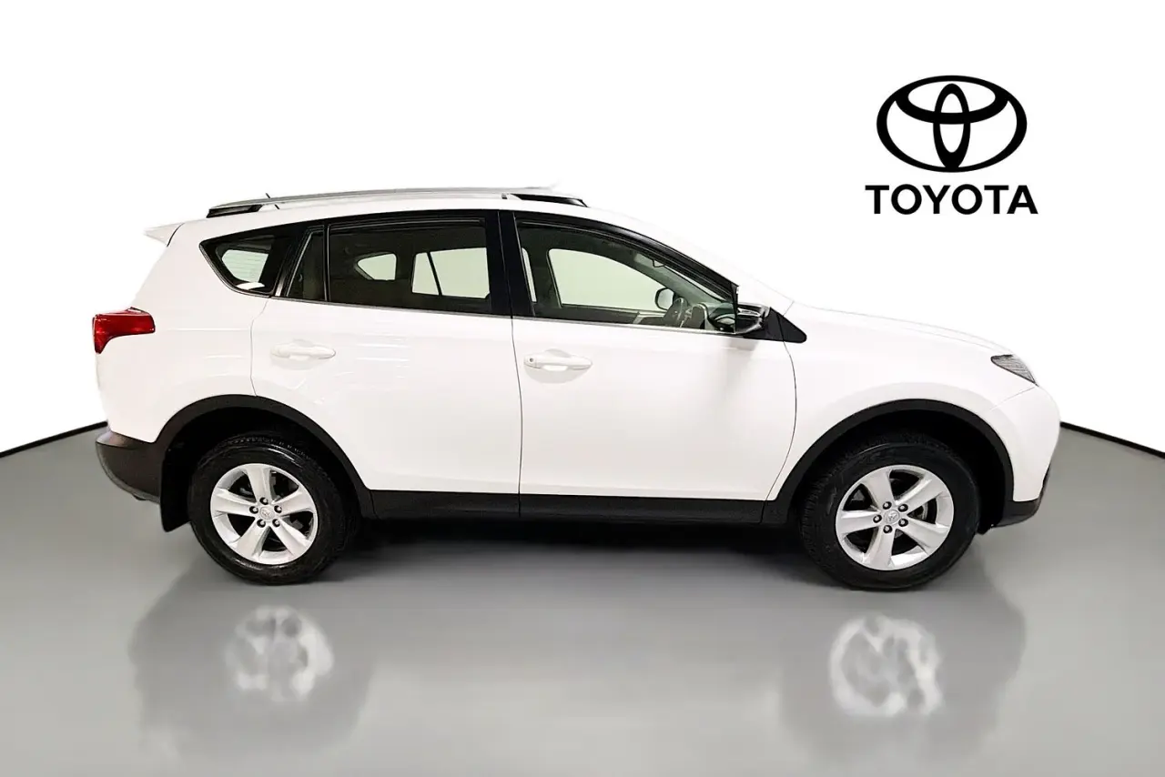2013 Toyota RAV4 Gallery Image 11