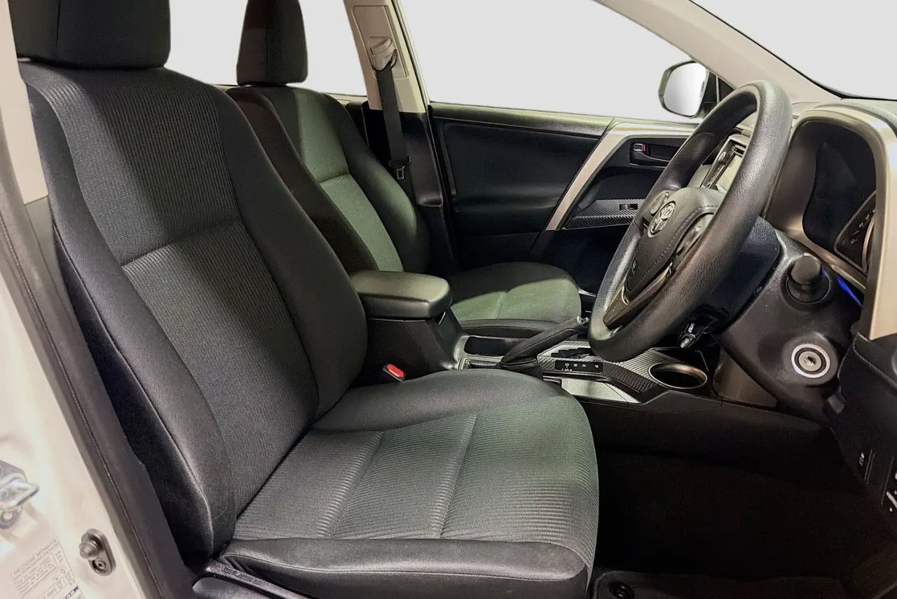 2013 Toyota RAV4 Gallery Image 13