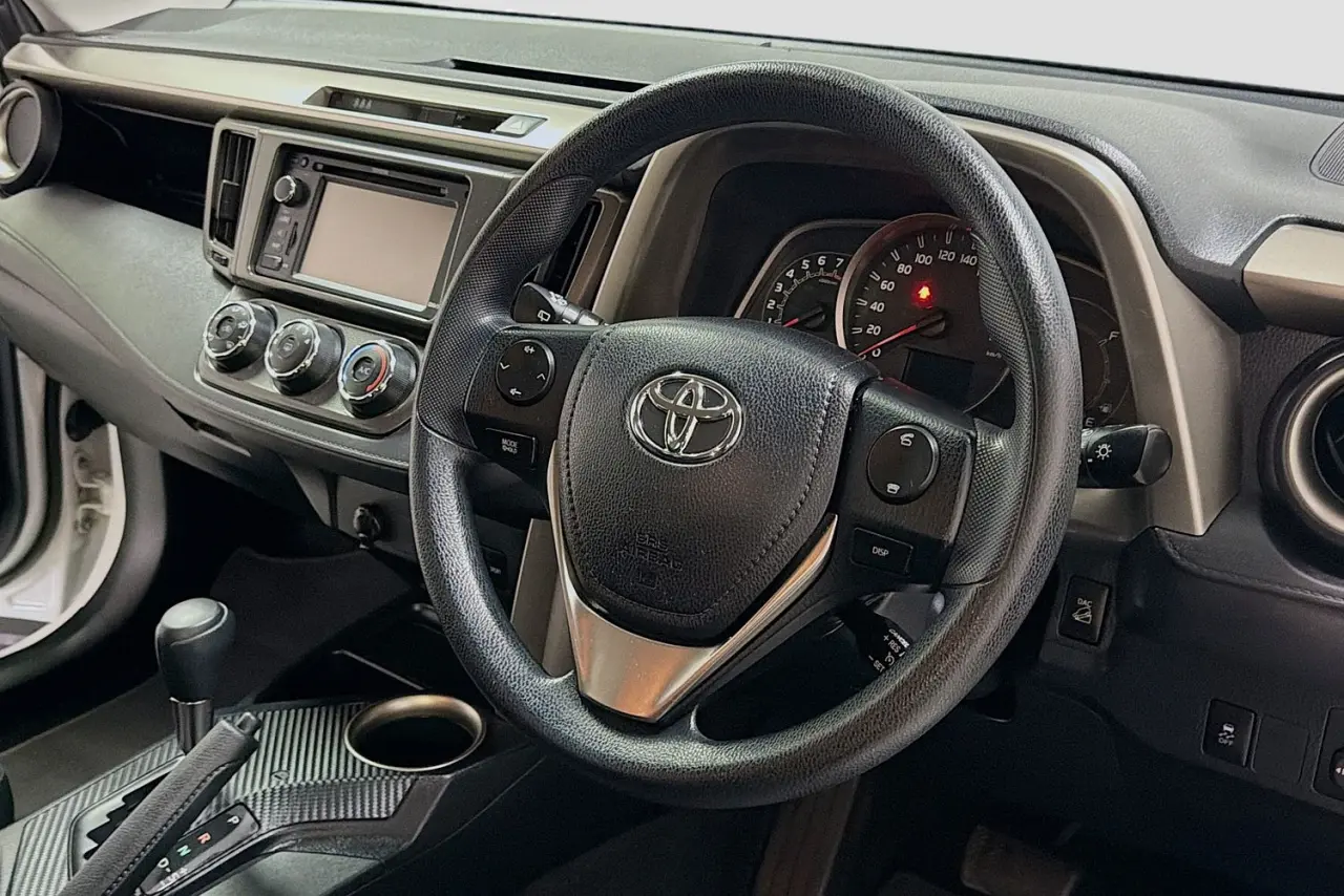 2013 Toyota RAV4 Gallery Image 14