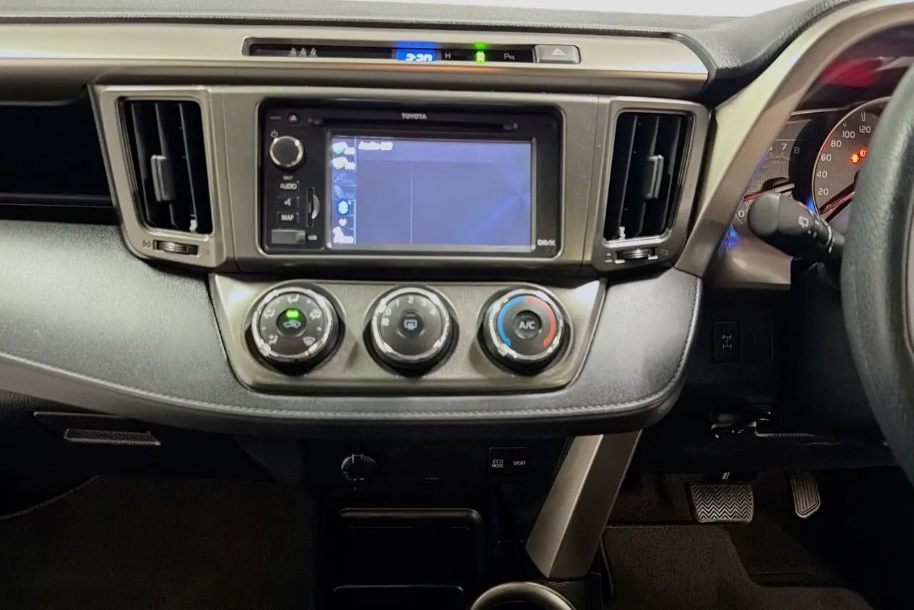 2013 Toyota RAV4 Gallery Image 15