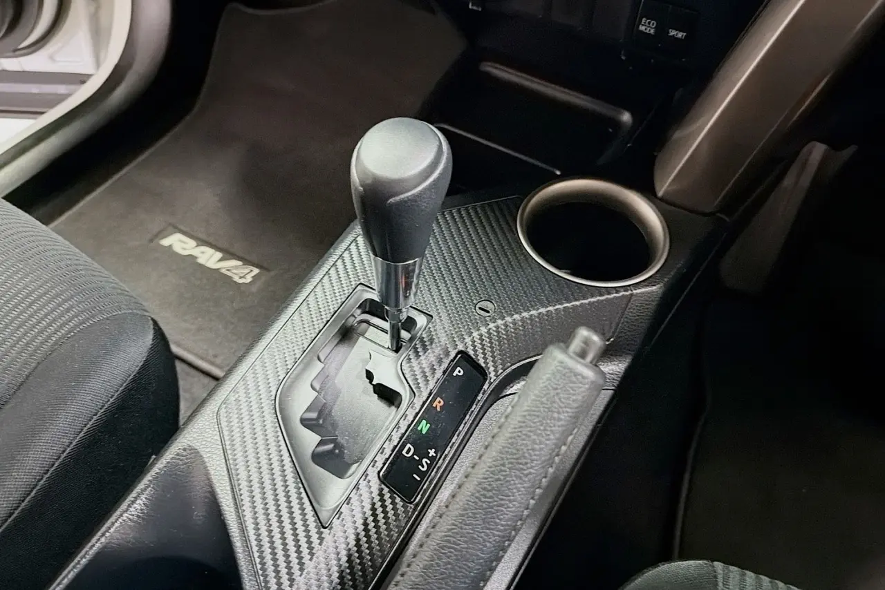 2013 Toyota RAV4 Gallery Image 17