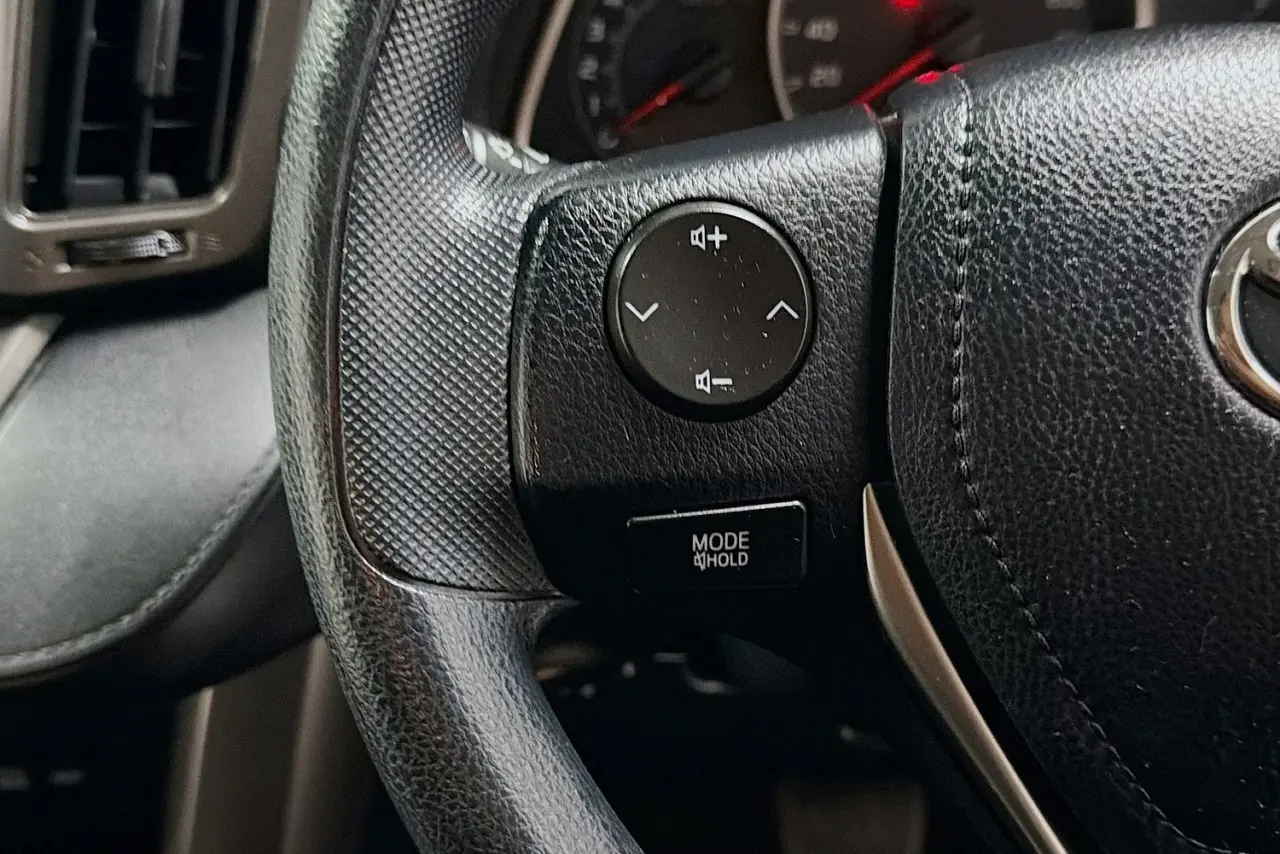 2013 Toyota RAV4 Gallery Image 18