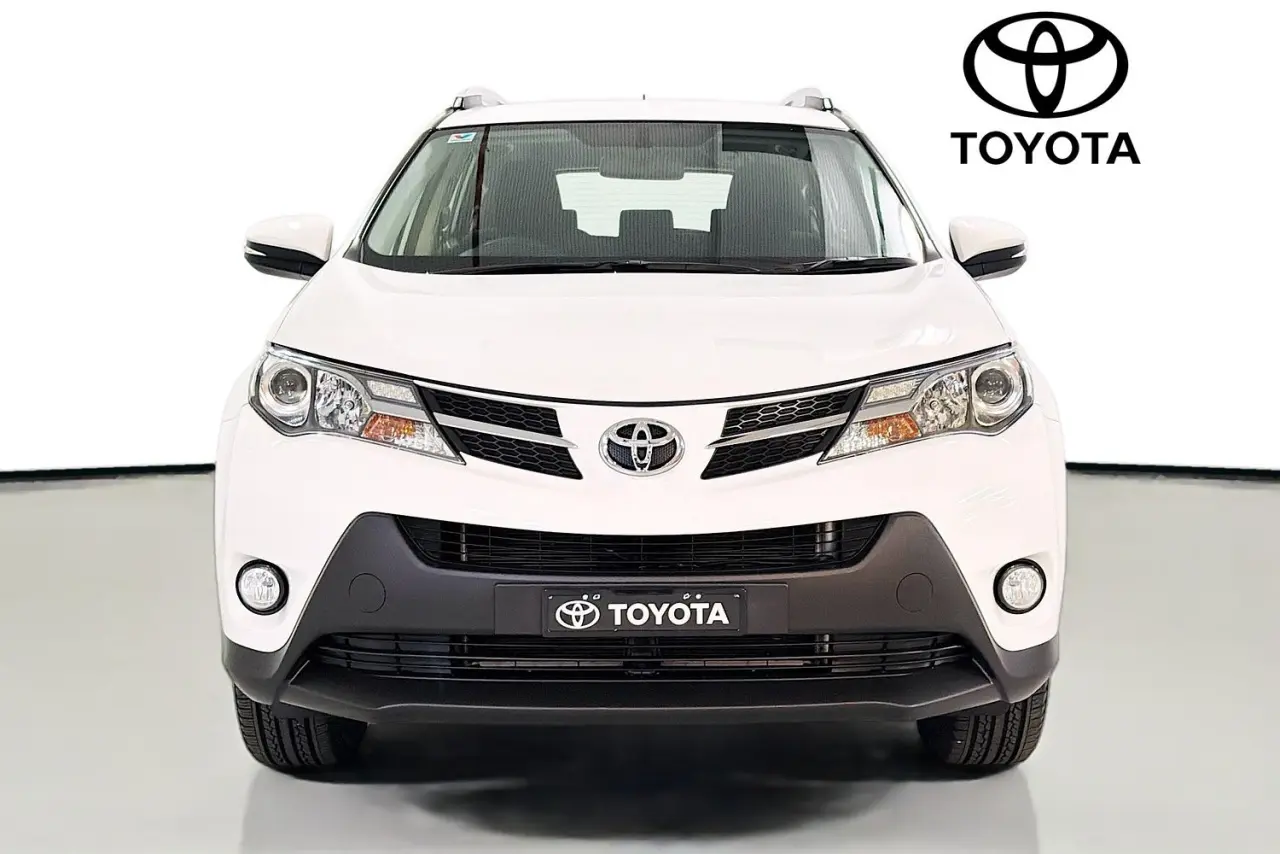 2013 Toyota RAV4 Gallery Image 2