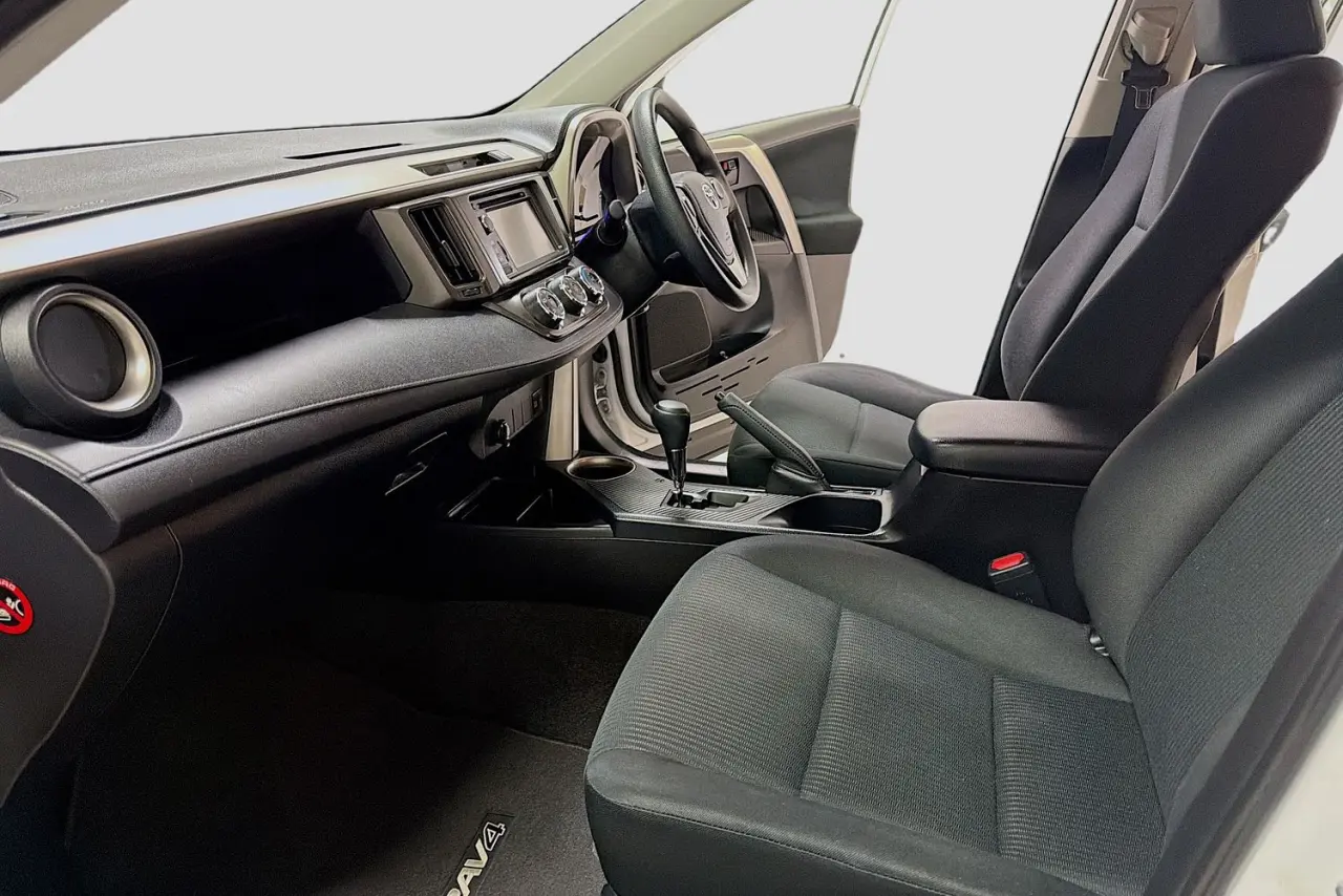 2013 Toyota RAV4 Gallery Image 24